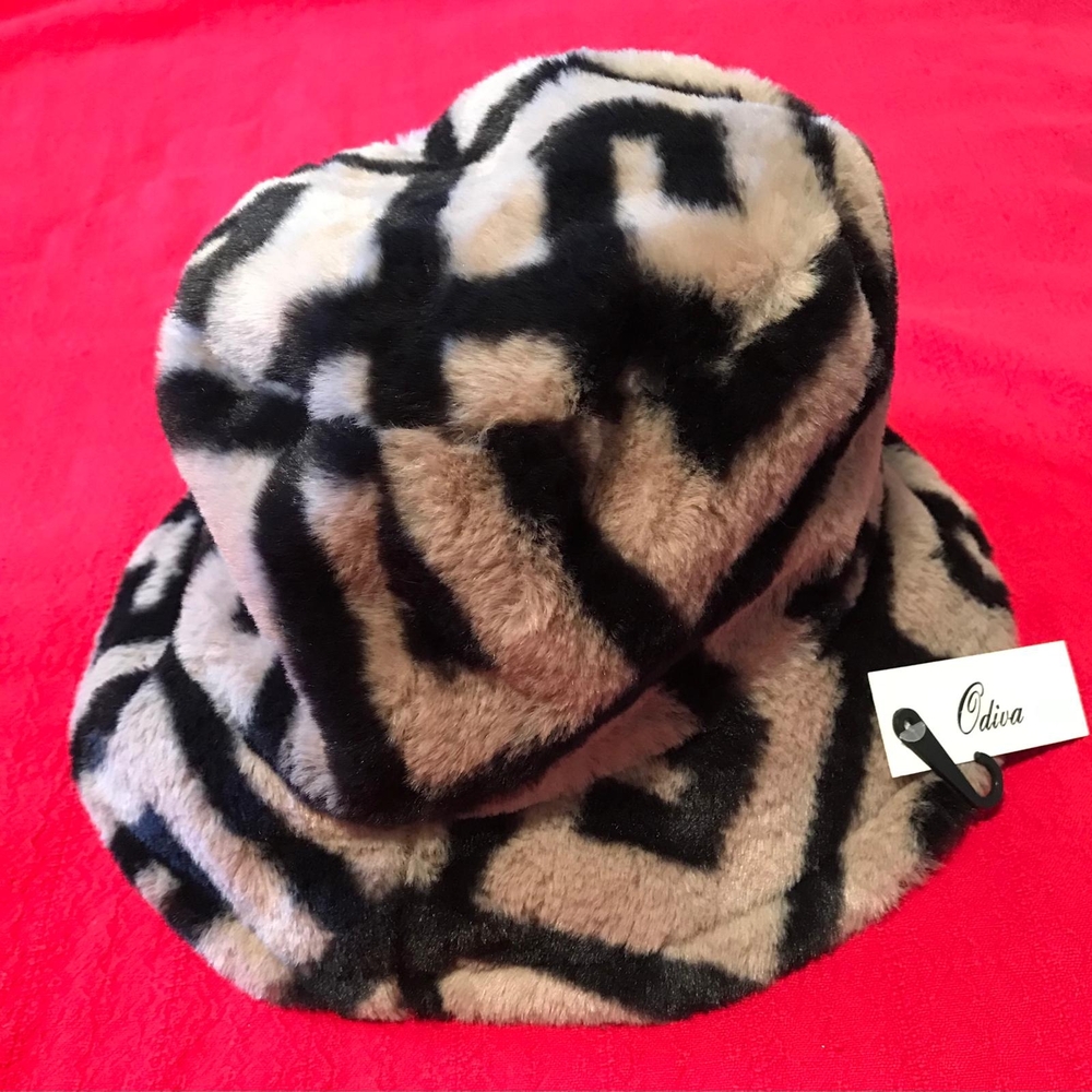 ODIVA Black and Cream Patterned Women's Hat